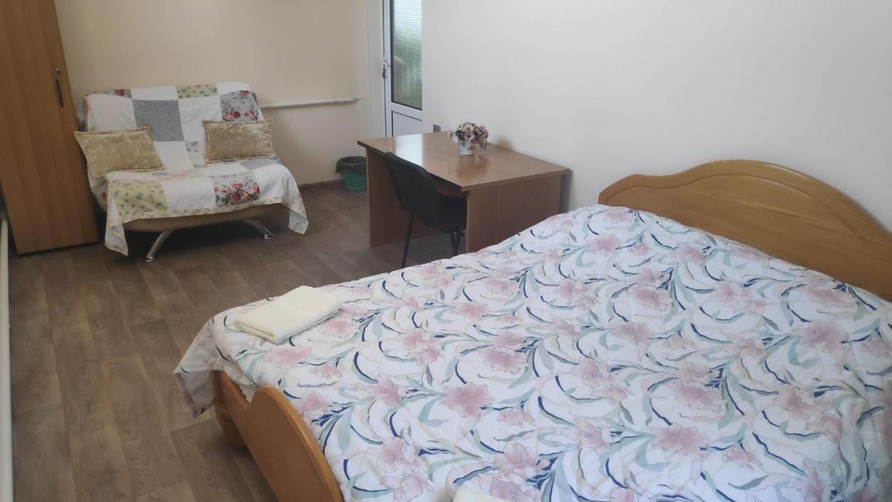 Tian-Shan Guest House Balykchy Екстер'єр фото